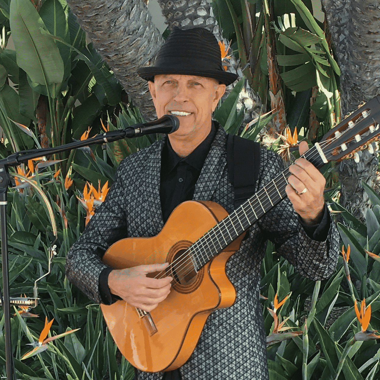 Hugo Fernandes live performance photo 1