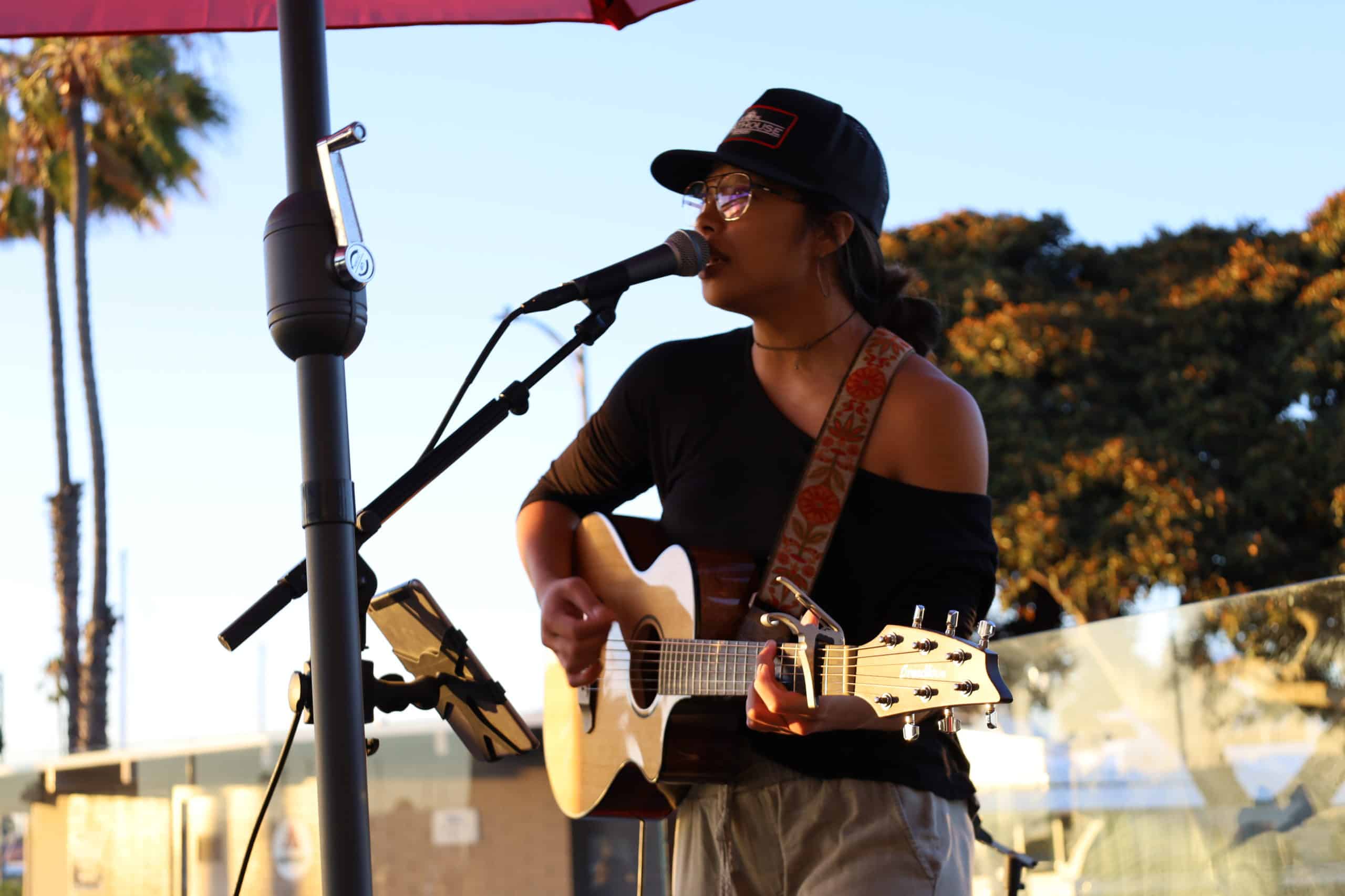 Joni Llamedo live performance photo 1