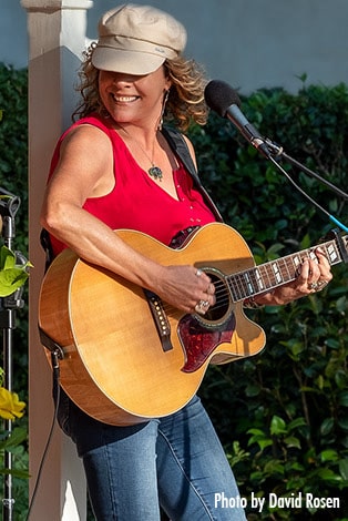 Kelly Fitzgerald live performance photo 1