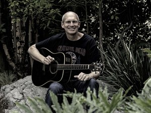 Mike O'Bryan live performance photo 1