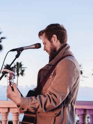 Ryan Heflin live performance photo 2
